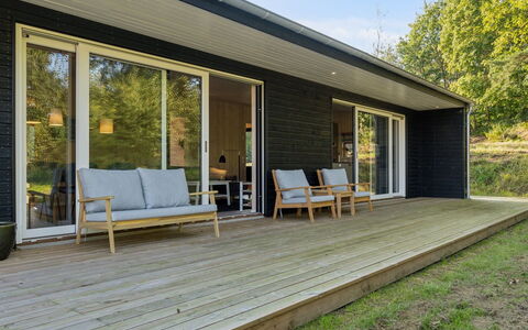 Uma - 1.5Km from the Sea: Roof, Home, Door, Cottage, Shade, Siding, Yard, Estate, Backyard