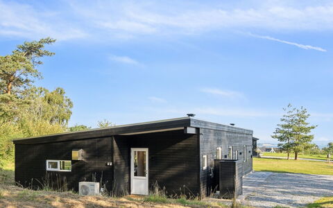 Uma - 1.5Km from the Sea: Roof, Home, Door, Cottage, Shade, Siding, Yard, Estate, Backyard