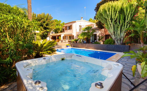 El Salvador: Water, Plant, Daytime, Property, Sky, Swimming Pool, Azure, Nature, Blue, Building