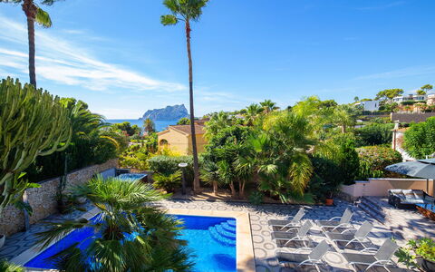 El Salvador: Plant, Sky, Cloud, Property, Water, Azure, Tree, Swimming Pool, Body Of Water, Vegetation
