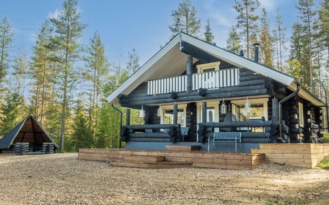 Vaaranpää: Wood, Cottage, Roof, Log Cabin, Siding, Lumber, Shade, Winter, Hut, Porch