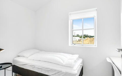 Malomir - 500M from the Sea: Freezing, Daylighting, Winter, Bedroom, Snow, Bedding, Ice Cap, Bed