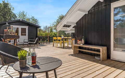 Nayati - 800M from the Sea: Cottage, Shed, Hut, Farmhouse, Prairie, Shack, Barn, Log Cabin, Garden Buildings