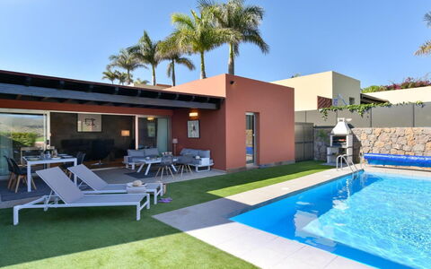 P19: Sky, Plant, Property, Swimming Pool, Water, Building, Shade, Tree, Grass, Outdoor Furniture