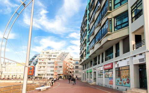 La Terraza de Sofia Canteras: Sky, Property, Furniture, Building, Table, Interior Design, Shade, Plant, Leisure, Condominium