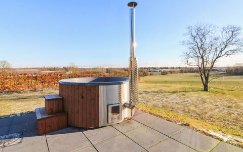Landuin - 30Km from the Sea: Grass, Grassland, Landscape, Ecoregion, Plain, Plant Community, Land Lot, Outdoor Furniture, Prairie, Shrubland