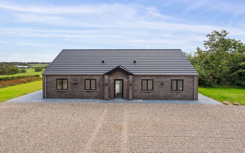 Landuin - 30Km from the Sea: Grass, Grassland, Landscape, Ecoregion, Plain, Plant Community, Land Lot, Outdoor Furniture, Prairie, Shrubland
