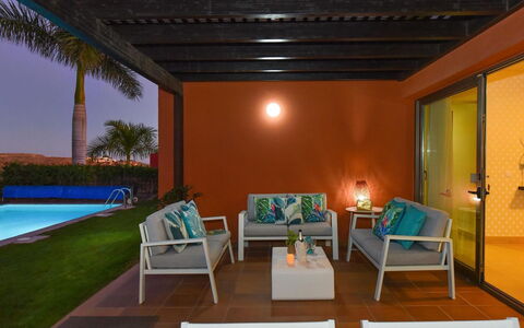 Tipo 3 Dormitorios: Sky, Building, Property, Table, Furniture, Cloud, Mountain, Interior Design, Outdoor Furniture, Wood