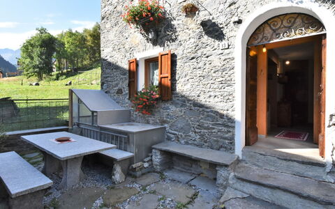 La Casetta di Biorca: Water, Sky, Plant, Swimming Pool, Blue, Azure, Tree, Building, Architecture, Rectangle