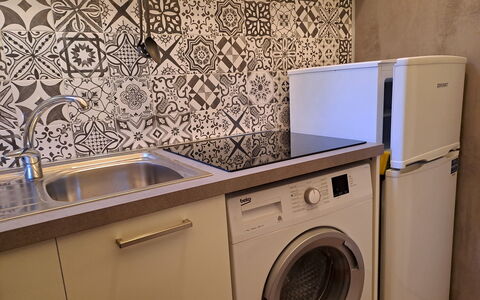 A Due Passi da Camogli, Seaview with Terrace, Wifi: Brown, Property, Laundry Room, Sink, Washing Machine, Clothes Dryer, Tap, Kitchen Sink, Interior Design, Plumbing Fixture