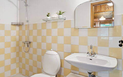 Fulla - 650M from the Sea: Bathroom, Toilet Seat, Plumbing Fixture, Toilet, Flooring, Interior Design, Floor, Bathroom Sink, Sink, Plumbing