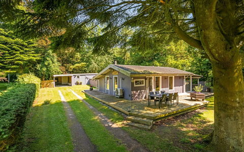 Meo - 30Km from the Sea: Roof, House, Home, Cottage, Door, Siding, Deck, Porch, Plank, Hardwood