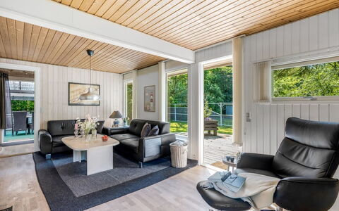 Meo - 30Km from the Sea: Roof, House, Home, Cottage, Door, Siding, Deck, Porch, Plank, Hardwood