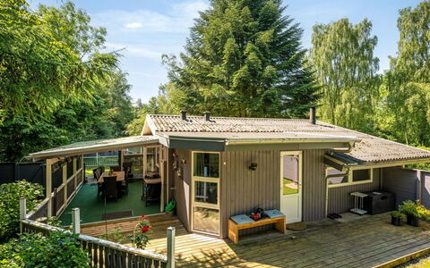 Meo - 30Km from the Sea: Roof, House, Home, Cottage, Door, Siding, Deck, Porch, Plank, Hardwood