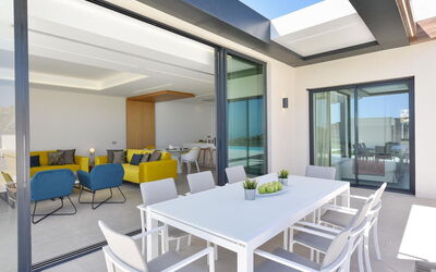 Accommodation:&nbsp;Sunset 12Pax 1001.1