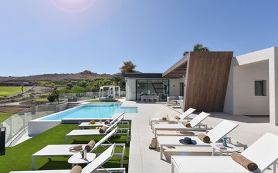 Accommodation:&nbsp;Sunset 12Pax 1001.1