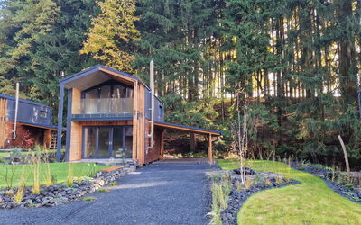 Luxe Timber Lodge & Relaxing Bath