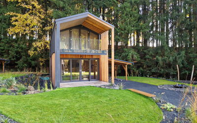 Luxe Timber Lodge & Relaxing Bath