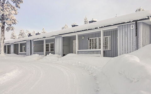 Saariseläntie 8 D 5: Waterway, Bank, Watercourse, Lake, Cottage, Forest, Channel, Reservoir, Log Cabin