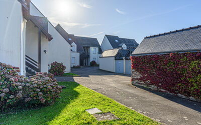 Carnac 186: Plant, Sky, Daytime, Property, Building, Road Surface, Cloud, Land Lot, House, Grass
