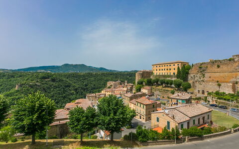 Il Piccione: Sky, Plant, Cloud, Daytime, Building, Azure, Natural Landscape, Mountainous Landforms, Tree, Landscape