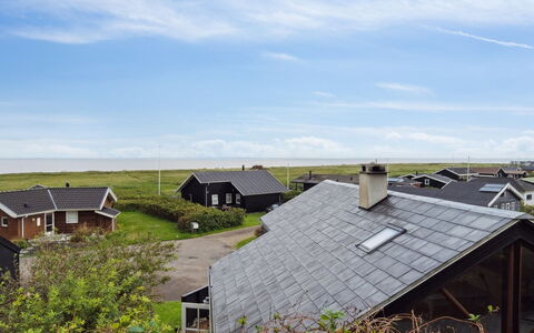 Benni - 75M to the Fjord: Blue, Shrub, Cottage, Groundcover, Garden, Estate, Shade, Landscaping, Farmhouse, Eco Hotel