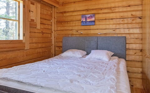 Vuonelo 8 a 2: Wood, Flooring, Floor, Hardwood, Bedroom, Wood Stain, Plank, Log Cabin, Bed Frame, Bed
