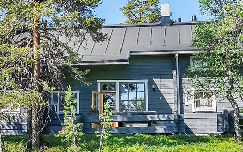 Vuonelo 8 a 2: Cottage, Home, Siding, House, Roof, Land Lot, Estate, Sash Window, Yard, Farmhouse