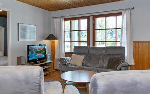 Saariseläntie 8 B 1 Vaeltaja: Waterway, Bank, Watercourse, Lake, Cottage, Forest, Channel, Reservoir, Log Cabin