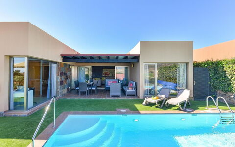 Tipo 2 Dormitorios: Water, Plant, Sky, Property, Swimming Pool, Azure, Shade, Architecture, Outdoor Furniture, Grass