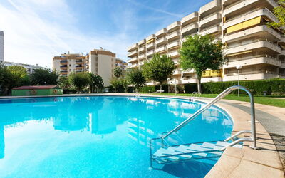Salou 303: Water, Sky, Building, Plant, Daytime, Property, Cloud, Swimming Pool, Blue, Azure