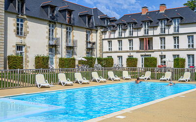 Accommodation:&nbsp;Château de Kergonano, 700.19