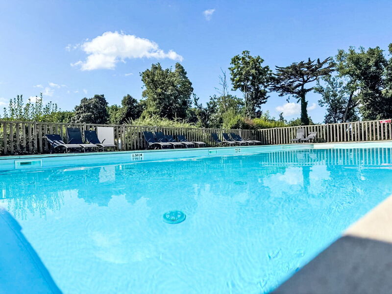 Accommodation:&nbsp;Château de Kergonano 700.20