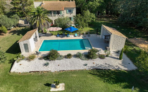 L'Aouzet: Water, Sky, Cloud, Property, Swimming Pool, Seaside Resort, Azure, Blue, Building, Outdoor Furniture