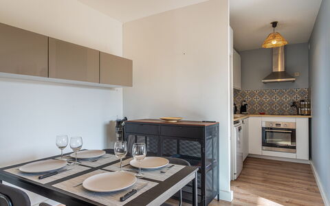 Hyères 250: Interior Design, Kitchen, Furniture, Flooring, Countertop, Wood, Floor, Major Appliance, Room, Kitchen Appliance