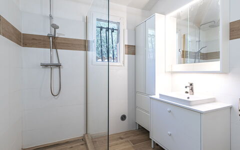 Villa Romana: Flooring, Interior Design, Floor, Plumbing Fixture, Bathroom, Bathroom Cabinet, Ceiling, Plumbing, Cabinetry, Tile
