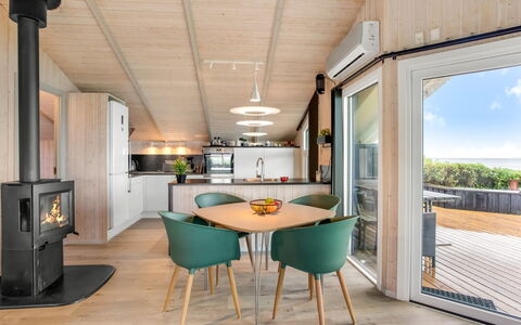 Holmwith - 50M from the Sea: Ceiling, Flooring, Interior Design, Floor, Composite Material, Furniture, Resort, Hotel, Design, Daylighting