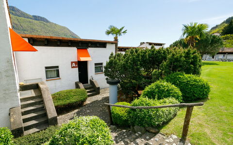 Lugaggia 50: Shrub, Groundcover, Garden, Cottage, Hacienda, Lawn, Landscaping, Yard, Farmhouse, Hedge