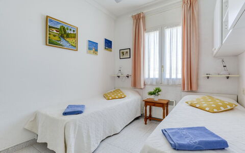 Sant Maurici: Furniture, Floor, Interior Design, Room, Ceiling, Apartment, Picture Frame, Window Covering, Chair, Desk