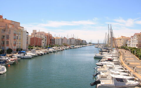 Cap D'Agde 627: Water, Cloud, Sky, Boat, Building, Watercraft, Property, Body Of Water, Bank