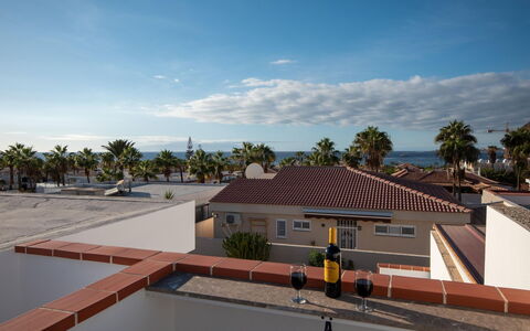 Sue: Water, Building, Property, Sky, Plant, Tree, Window, Leisure, Urban Design, Swimming Pool