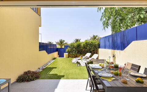 Meloneras 7: Water, Building, Property, Sky, Plant, Tree, Window, Leisure, Urban Design, Swimming Pool
