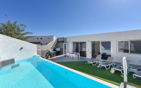 Villa Joviano: Water, Building, Property, Sky, Plant, Tree, Window, Leisure, Urban Design, Swimming Pool