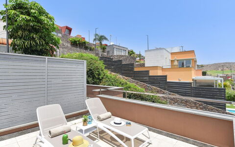 Vista Golf 10: Water, Building, Property, Sky, Plant, Tree, Window, Leisure, Urban Design, Swimming Pool