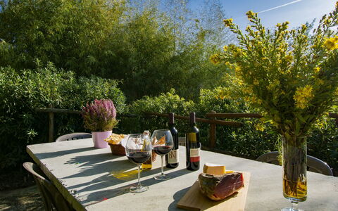 Merlot: Water, Building, Property, Sky, Plant, Tree, Window, Leisure, Urban Design, Swimming Pool