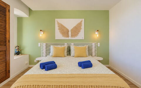 La Perle D'Albufeira: Furniture, Interior Design, Bed, Bedroom, Wall, Floor, Wood, Flooring, Ceiling, Bedding