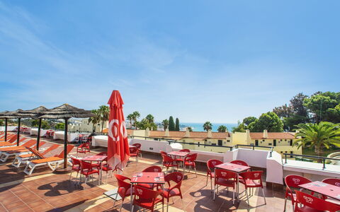 La Perle D'Albufeira: Water, Building, Property, Sky, Plant, Tree, Window, Leisure, Urban Design, Swimming Pool