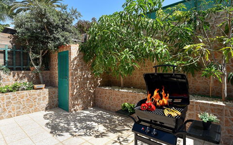 Bungalow Sonnenland Los Tinos Ii 45: Water, Plant, Building, Sky, Property, Azure, Nature, Tree, Swimming Pool, Blue