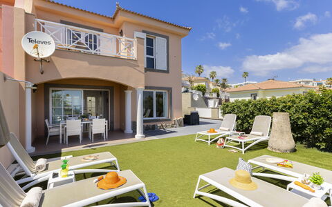 Santa Ana 2: Apartment, Estate, Balcony, Mansion, Villa, Resort, Hacienda, Houseplant, Hotel