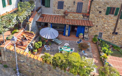 La Casa del Fale di Collodi: Wall, Flowerpot, Houseplant, Brick, Outdoor Furniture, Garden, Courtyard, Yard, Chair, Outdoor Table